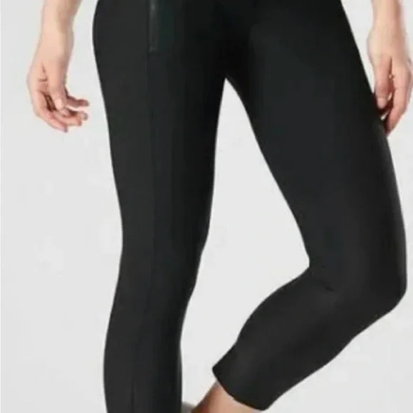 Athleta Stellar Black Cropped Leggings/Pants - Picture 2 of 10